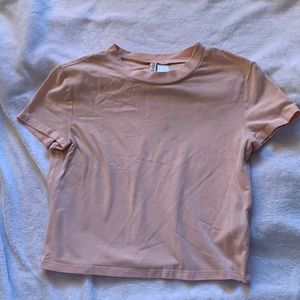 Cropped pink tshirt